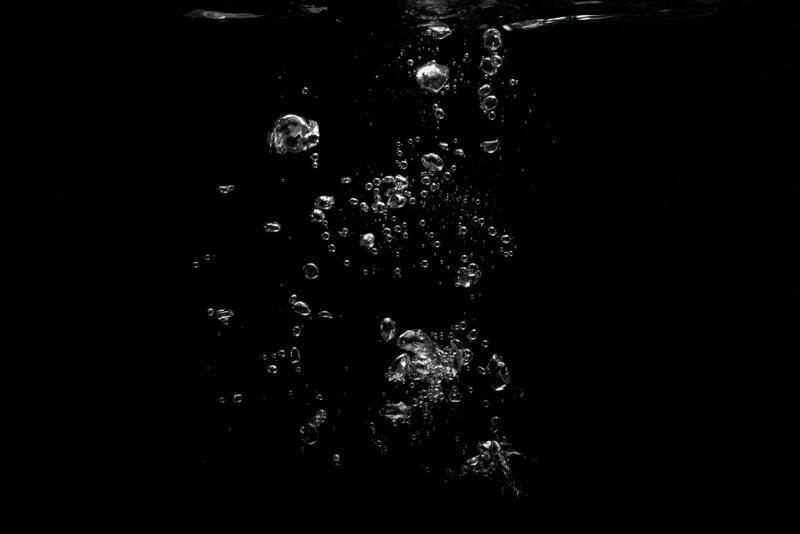 Czarna woda do picia - w czym tkwi jej sekret?