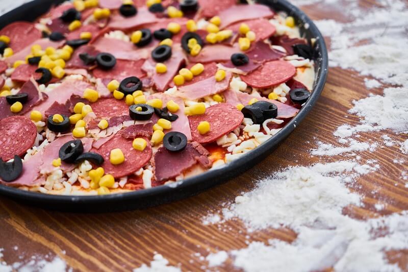 Jaka mąka do pizzy jest najlepsza? Czy musi zawierać gluten? Poznaj sekret prawdziwej włoskiej pizzy