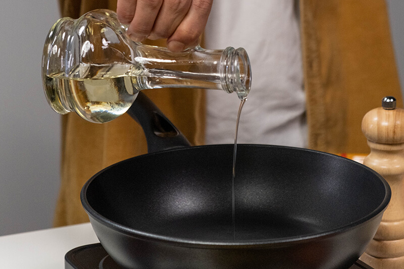 Olej rzepakowy czy słonecznikowy? Wybierz najzdrowszy olej do smażenia