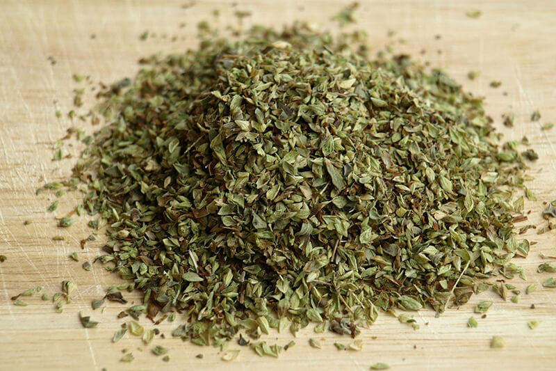 Wyjątkowa przyprawa oregano – zastosowanie w kuchni oraz właściwości zdrowotne lebiodki pospolitej